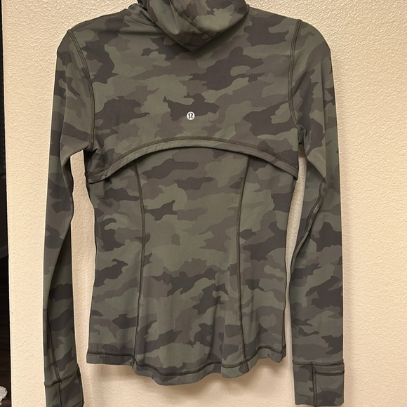 Lululemon Define Hooded Jacket - Picture 7 of 7